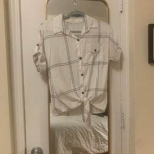 Short sleeve button down with tie